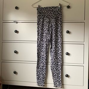 Aerie Leapord print leggings size M, very comfortable